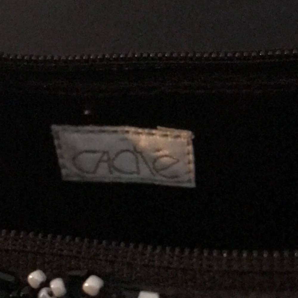 Cache beaded bag - Picture 2 of 3